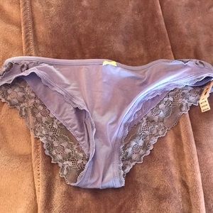 VICTORIA’S SECRET CHEEKINI PANTIES MEDIUM